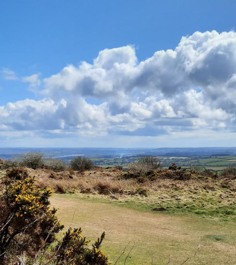 Summit Camping Kit Hill Cornwall Panoramic Views Grass Pitch From 15Pn Or Bella Bell Tent 75Pn Callington Luaran gambar