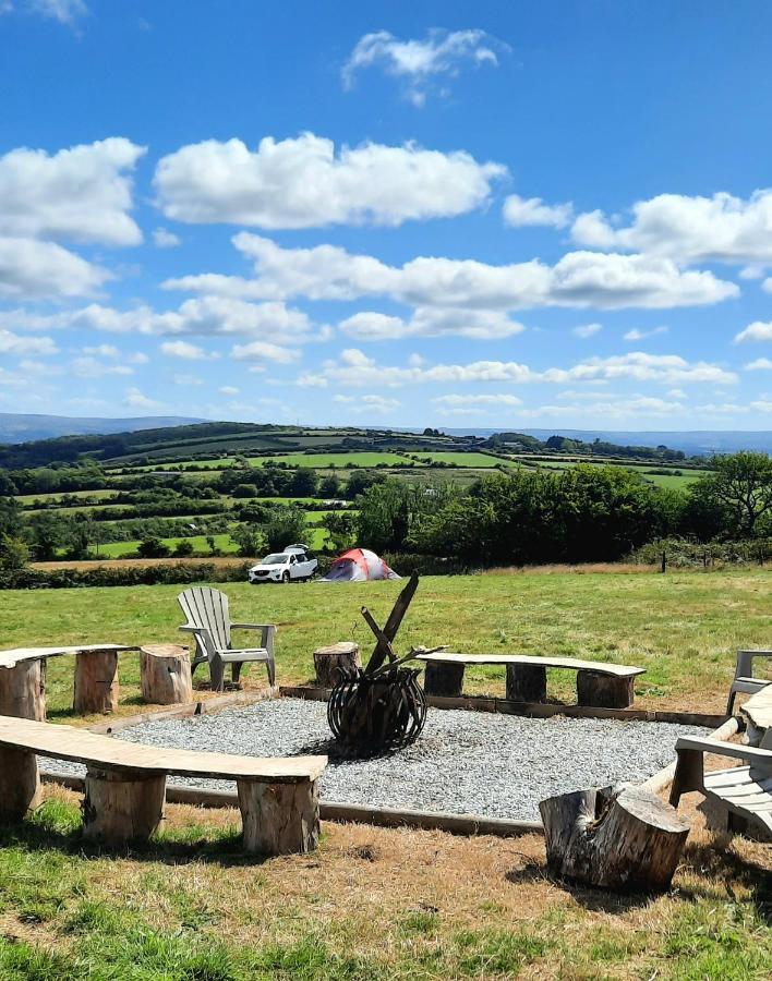 Summit Camping Kit Hill Cornwall Panoramic Views Grass Pitch From 15Pn Or Bella Bell Tent 75Pn Callington Luaran gambar