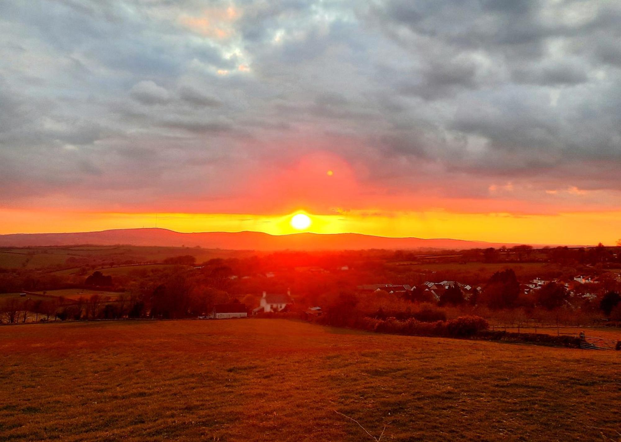 Summit Camping Kit Hill Cornwall Panoramic Views Grass Pitch From 15Pn Or Bella Bell Tent 75Pn Callington Luaran gambar